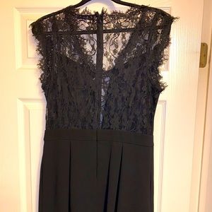 BCBG - Beautiful lace dress with pockets!
